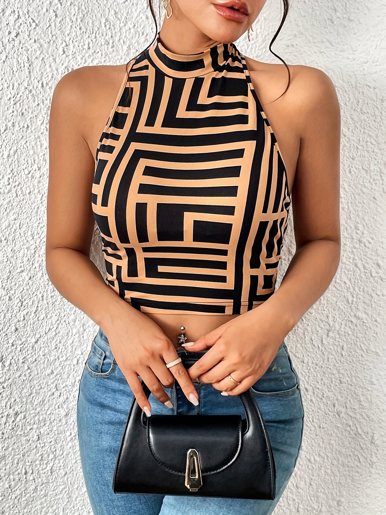 Monochrome Maze Halter