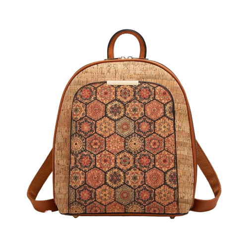 Backpack with hexagonal pattern on a beige background, featuring Studio Nyssalie logo.